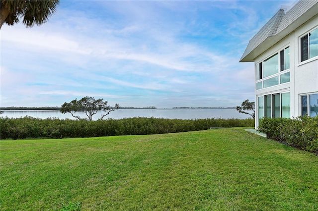 view of yard featuring a water view