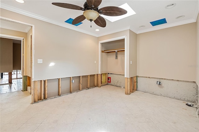 unfurnished room featuring ornamental molding and ceiling fan