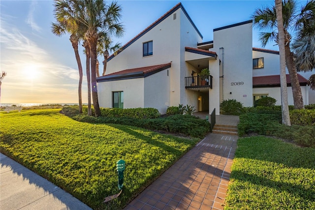 view of front of property with a lawn