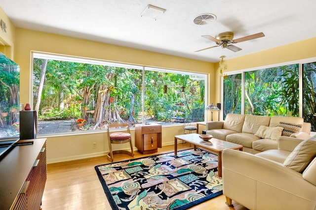 sunroom with ceiling fan