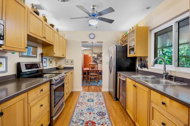 kitchen featuring sink, light hardwood / wood-style flooring, stainless steel appliances, and ceiling fan