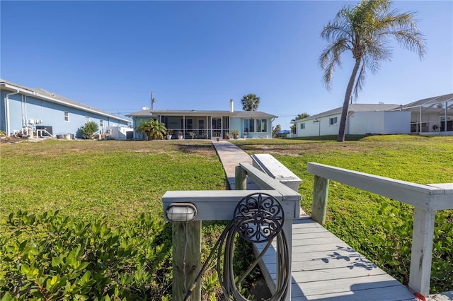 view of front of house featuring a front lawn