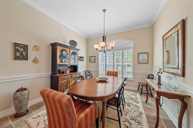 dining room featuring an inviting chandelier and crown molding