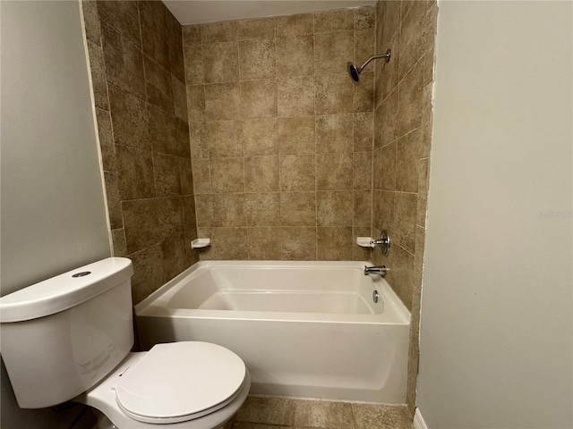 bathroom with tiled shower / bath and toilet