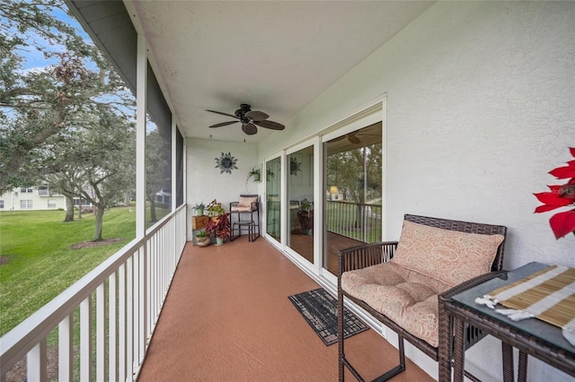 sunroom featuring ceiling fan