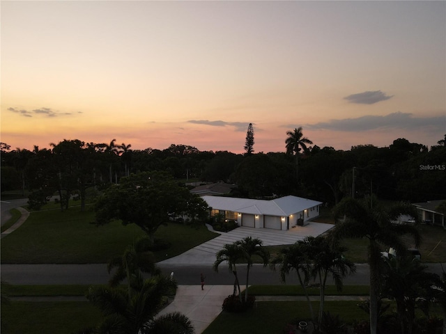 view of aerial view at dusk