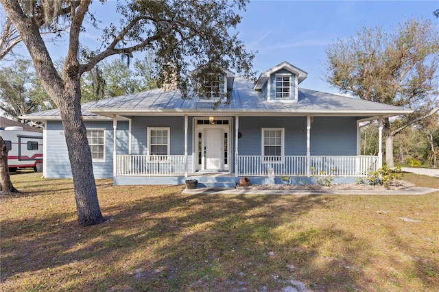 view of front facade with a porch and a front yard