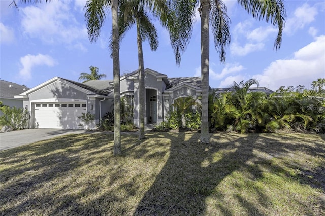 view of front of house featuring a garage and a front yard