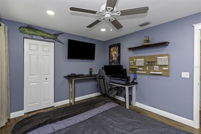 bedroom featuring dark wood-type flooring and ceiling fan