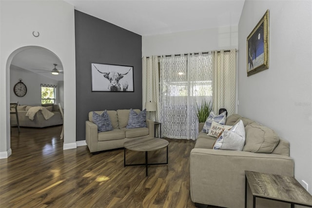 living room with dark wood-type flooring and ceiling fan