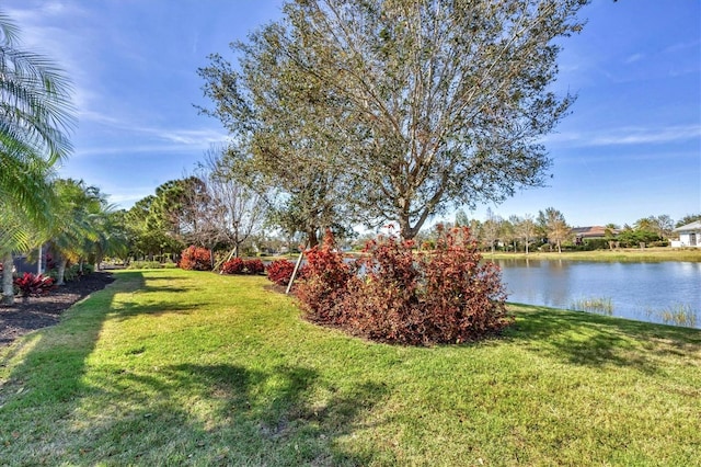 view of yard featuring a water view