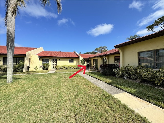 view of front of home with a front lawn