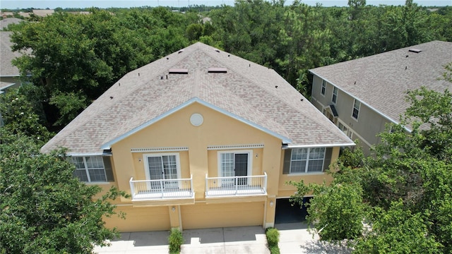 6768 Breezy Palm Dr, Riverview, FL 33578 - view of front of house with stucco siding, an attached garage, driveway, and roof with shingles