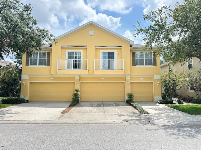 6768 Breezy Palm Dr, Riverview, FL 33578 - townhome / multi-family property featuring stucco siding, concrete driveway, and a garage