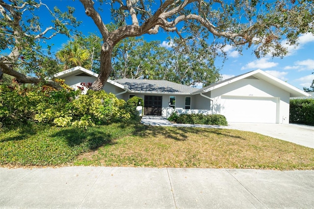 view of front of home featuring a garage and a front yard