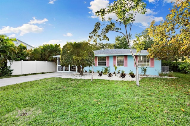 view of front of house featuring a front yard