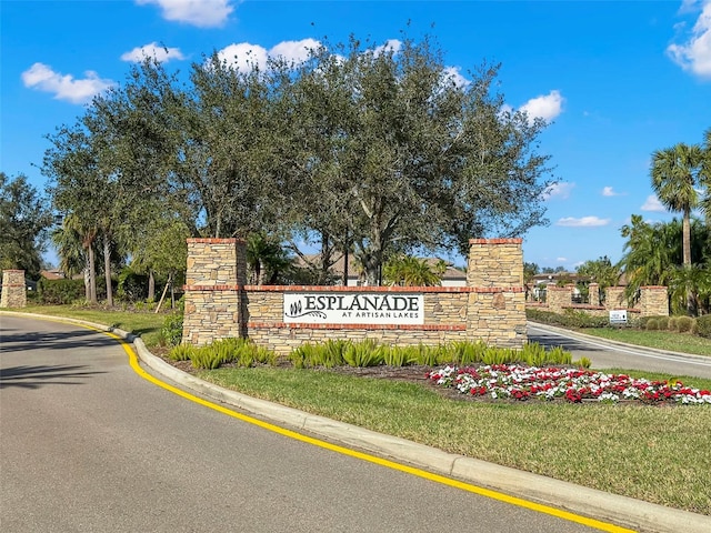 view of community / neighborhood sign