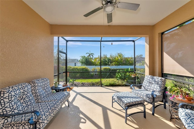 sunroom with ceiling fan