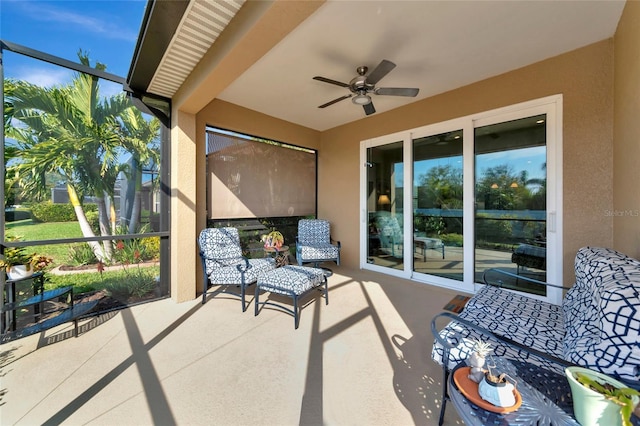 sunroom with ceiling fan