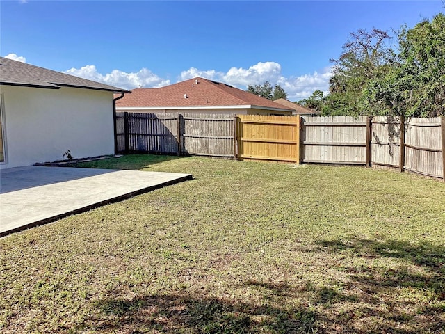 view of yard with a patio