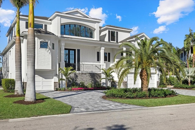 view of front facade featuring a garage