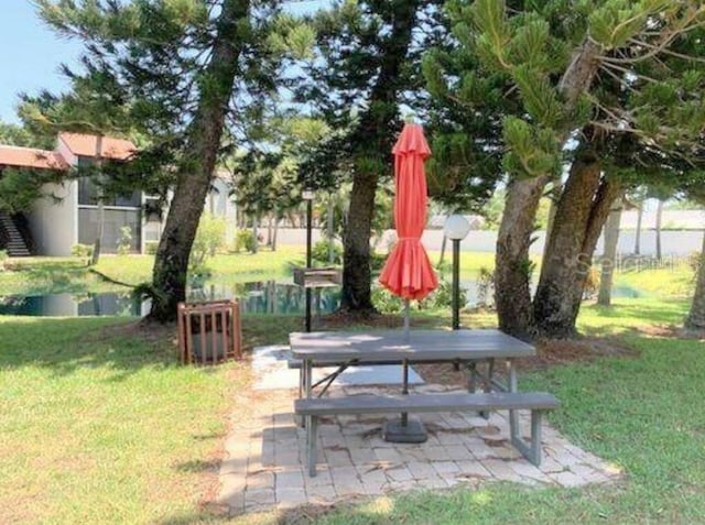 view of yard featuring a patio area