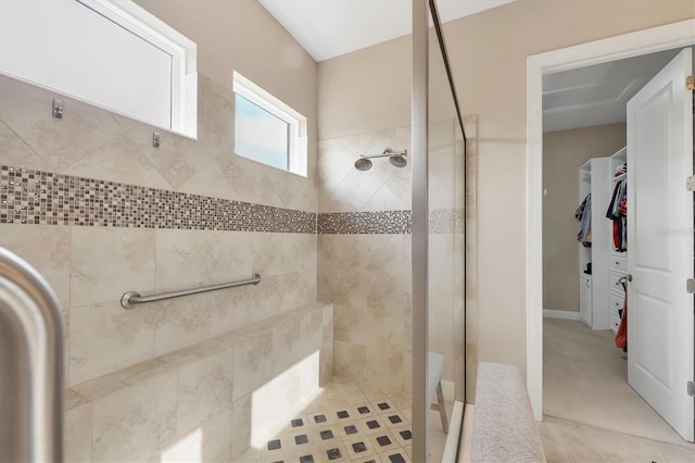 bathroom featuring a tile shower