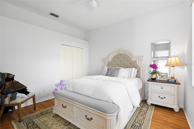 bedroom featuring light hardwood / wood-style floors, a closet, and ceiling fan