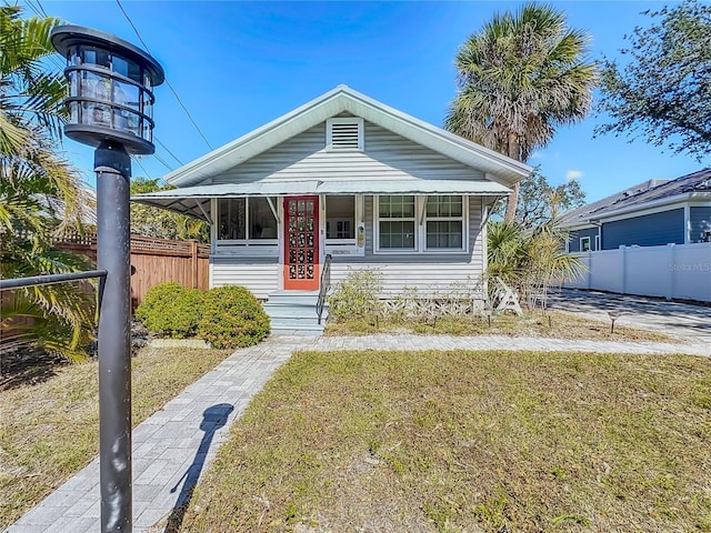 view of front of house featuring a front yard