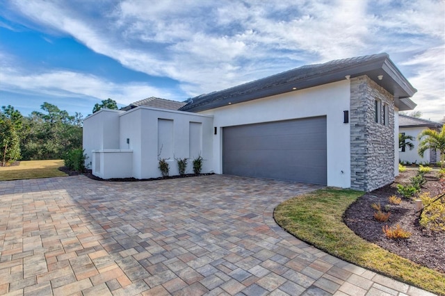 view of front facade with a garage