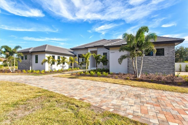 view of front of home with a front lawn