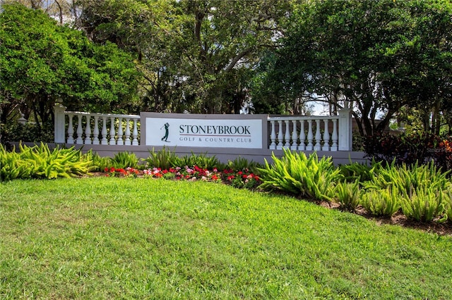 community sign featuring a yard