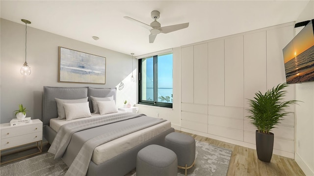 bedroom featuring light wood finished floors and a ceiling fan