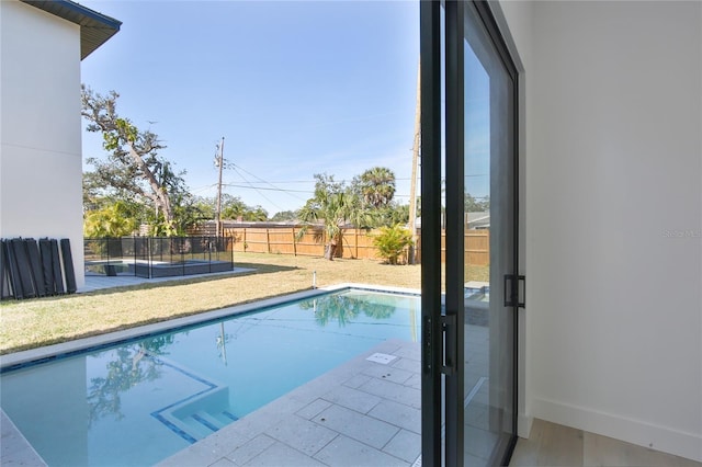 view of swimming pool