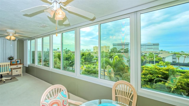 sunroom with ceiling fan