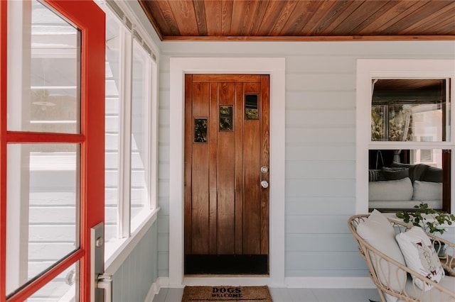 entrance to property featuring a porch