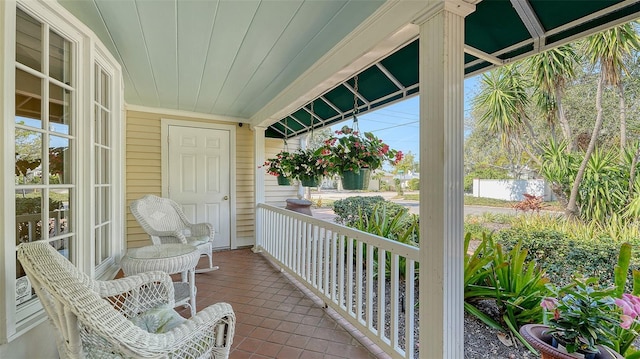 balcony featuring covered porch