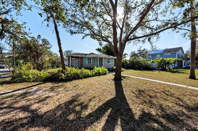 view of front facade with a front lawn