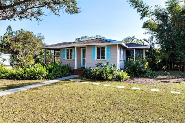 view of front of home featuring a front yard