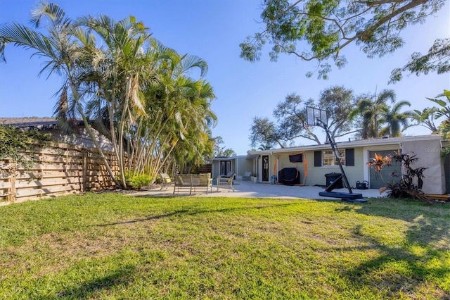 view of yard featuring a patio