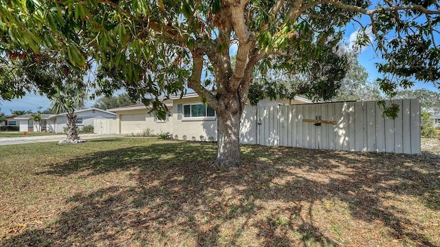 view of front of home with a front lawn