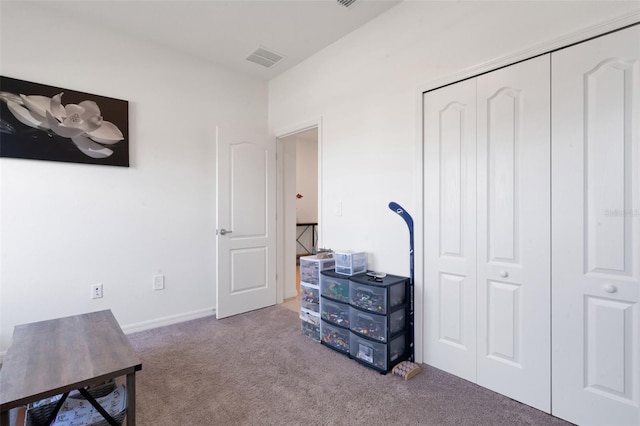 bedroom featuring carpet floors and a closet