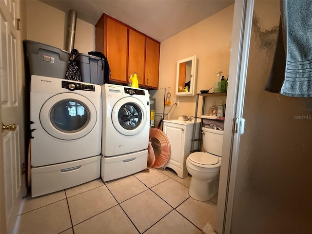 washroom featuring light tile patterned floors and washing machine and clothes dryer