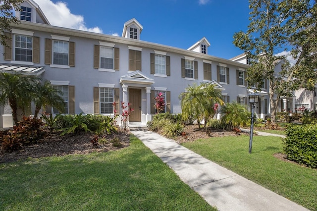 view of front of home featuring a front lawn