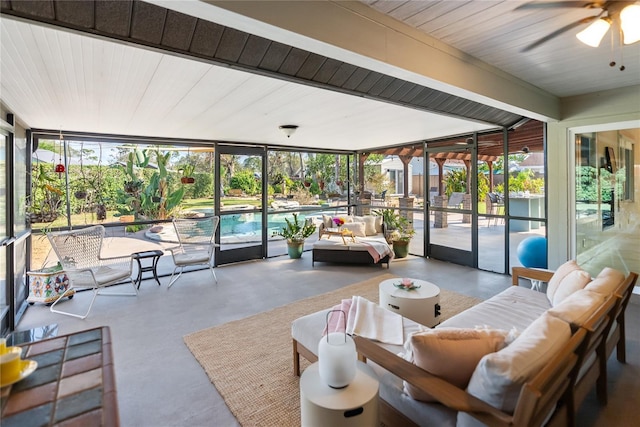 sunroom with ceiling fan