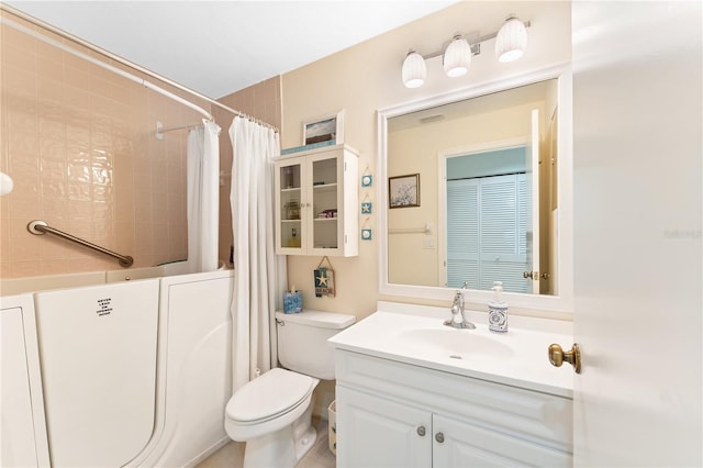 5618 Monte Rosso Rd, Sarasota, FL 34243 - full bathroom featuring vanity, shower / tub combo with curtain, and toilet