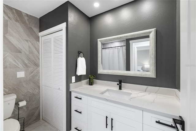 bathroom with vanity, toilet, and a shower with shower curtain