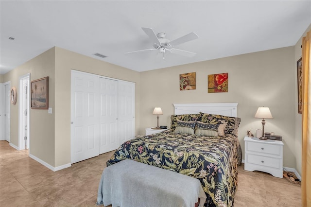 bedroom featuring ceiling fan and a closet