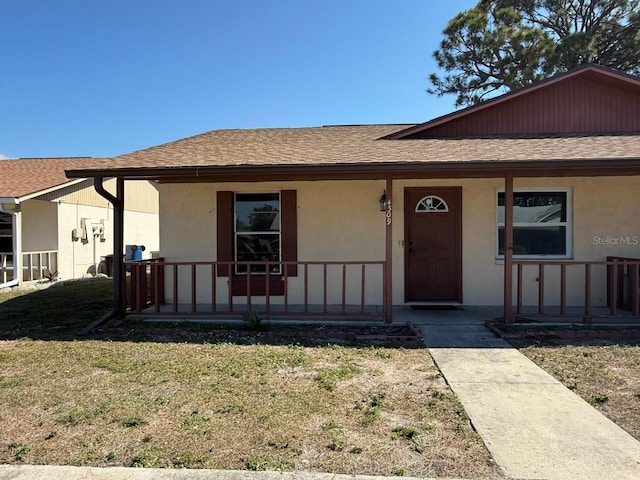 view of front facade with covered porch and a front lawn