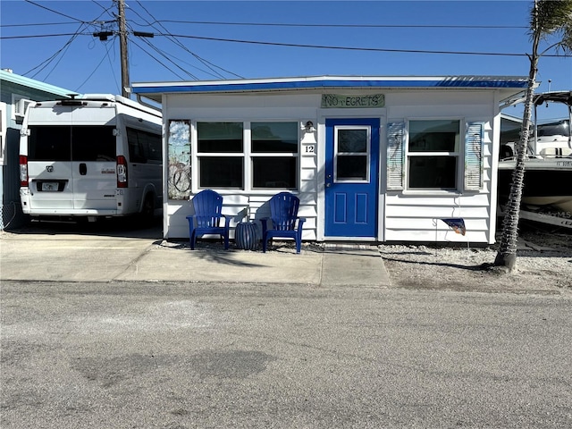 view of front of property